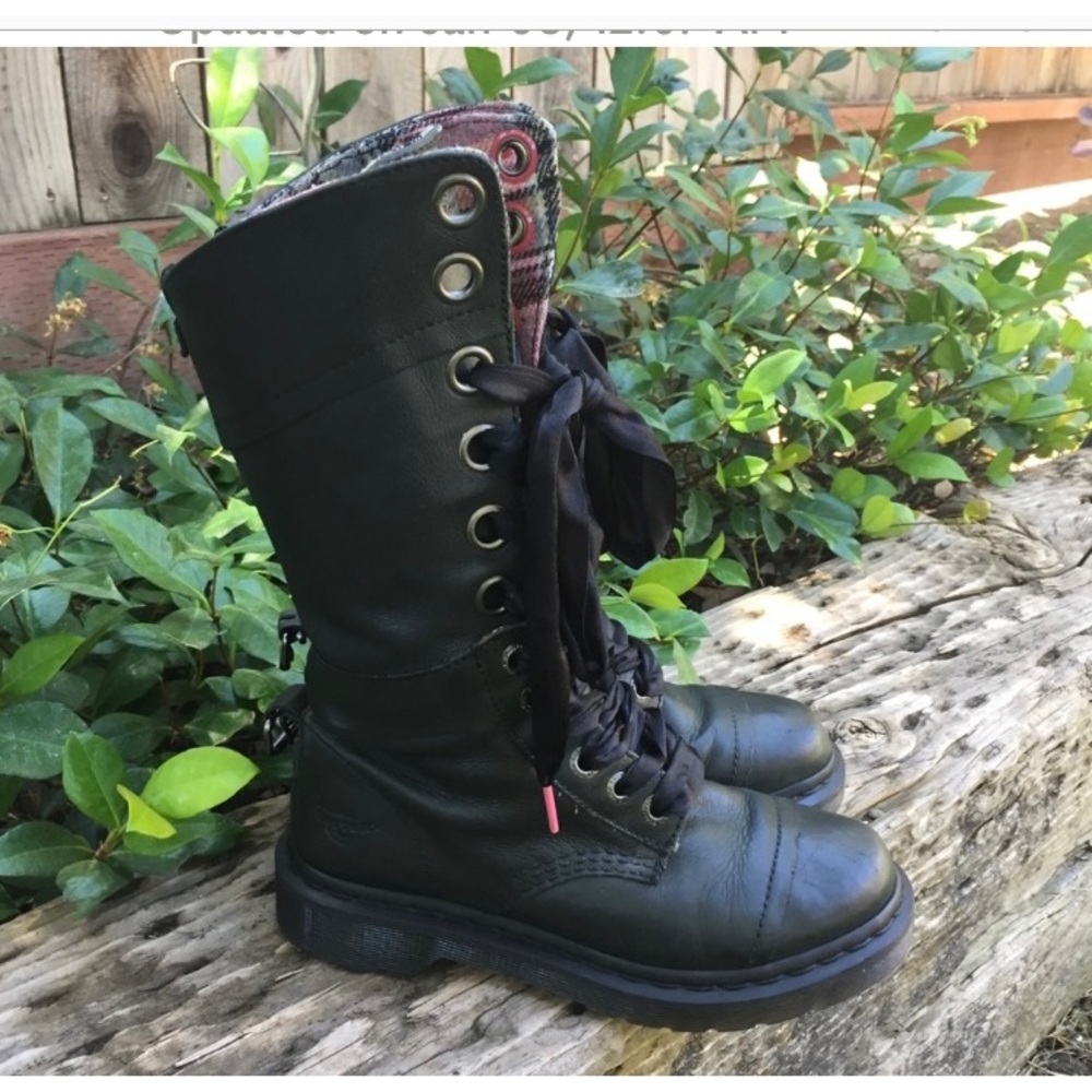 Dr Martens triumph black moto combat boots size 6 US